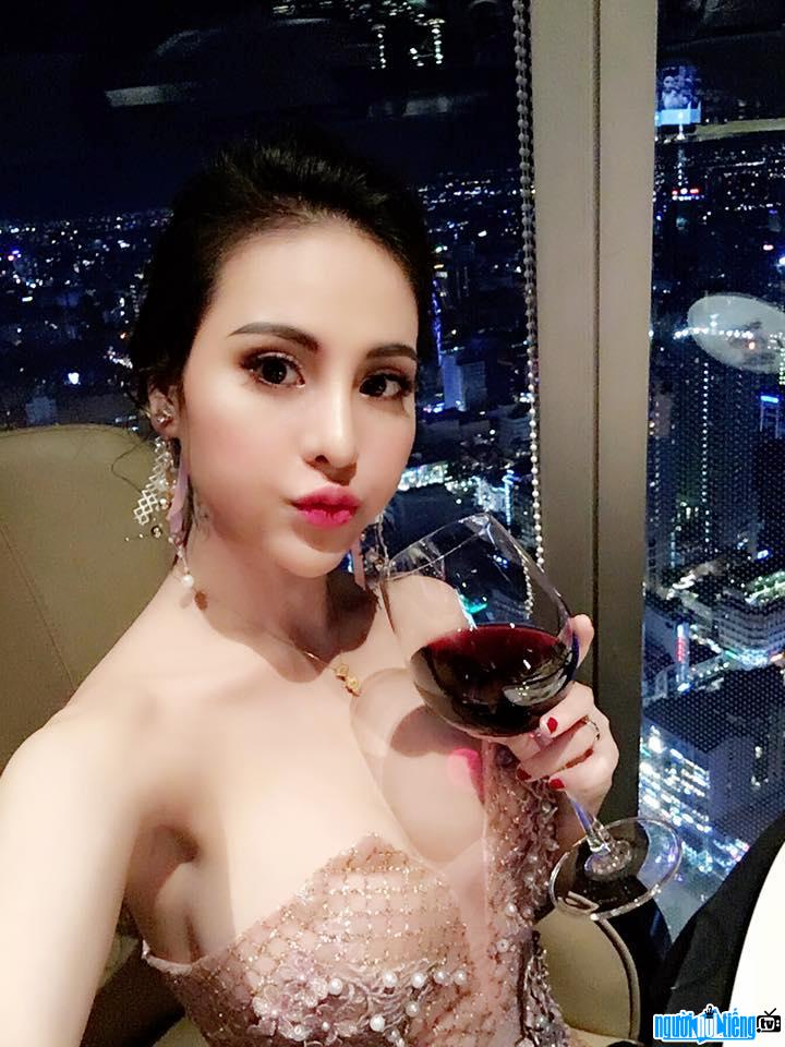 The luxurious life of hot girl Trang Dang