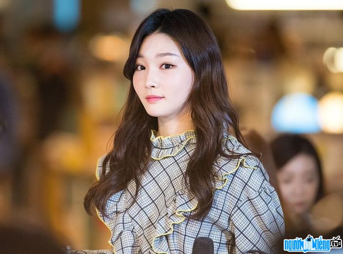  Singer Chungha not only sings well but also dances well