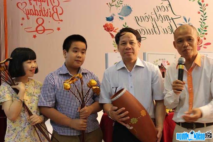  Lecturer Do Xuan Thao is the father of a child prodigy Do Nhat Nam