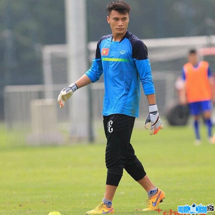  Goalkeeper Bui Tien Dung Spiderman in a wooden frame