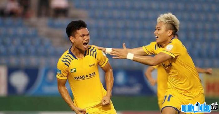 Player Pham Xuan Manh celebrates a goal