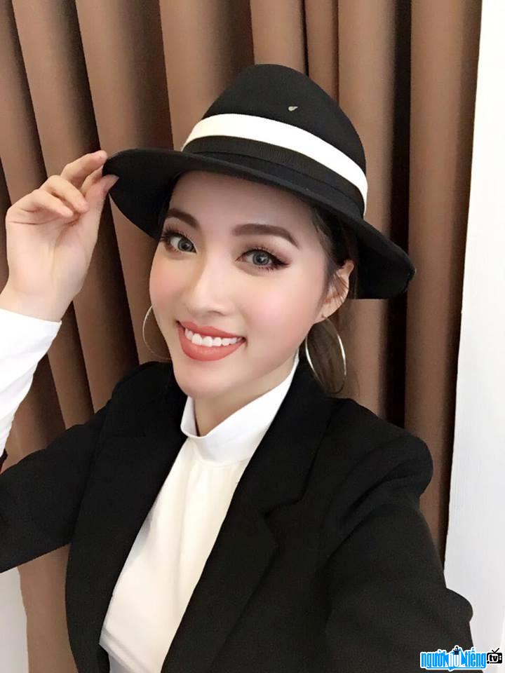 Picture of actor Hoang Mai Anh with tomboy style