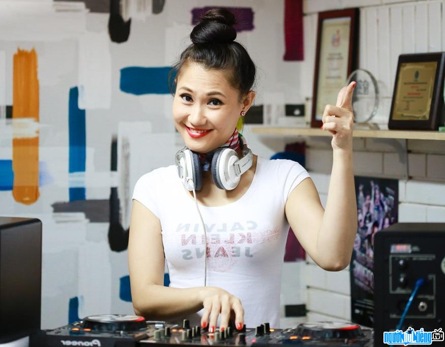  Jolly B is one of the famous DJs in Saigon
