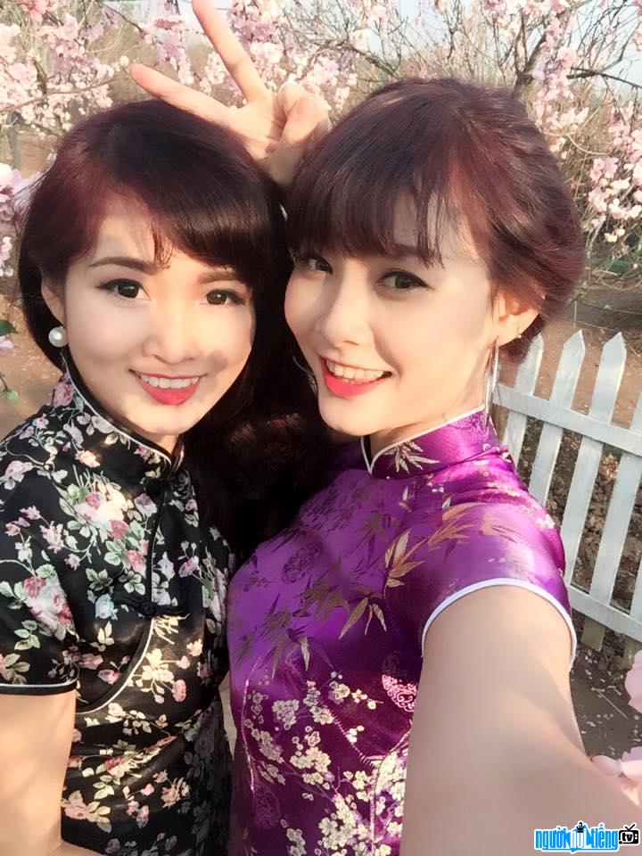 A photo of hot girl Chu Quynh Phuong competing with her friend hot girl Chu Quynh Phuong