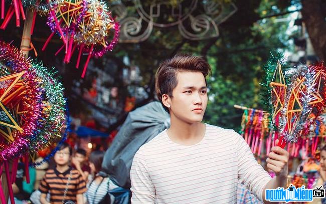  Hot boy Manh Tien Khoi is happy to go to Mid-Autumn Festival