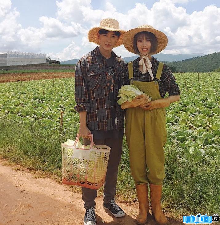 Bức ảnh hot boy Ngô Khánh và ca sĩ Min khi đang quay MV "Người em tìm kiếm" tại Đà Lạt