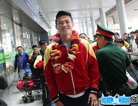  Photo of Truong Dinh Hoang returning victorious