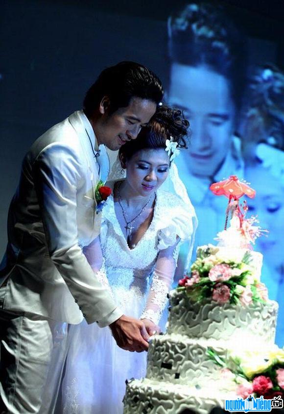 Photo of Doan Thanh Tai and his ex-wife on the wedding day