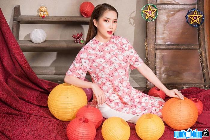  Beautiful actress Nhu Lan welcomes the Mid-Autumn Festival