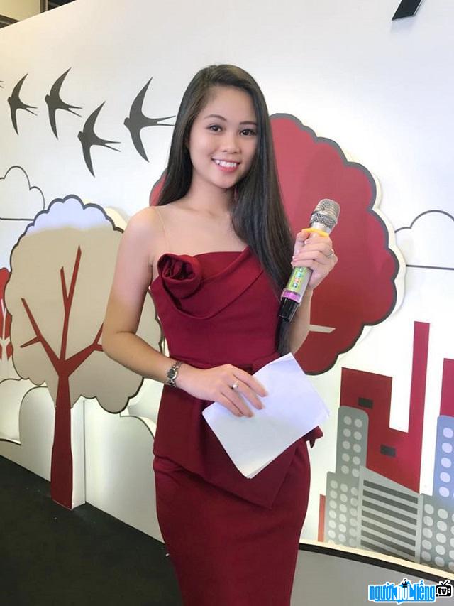  Miss Hoang Thi Phuong Thao succeeds as an MC