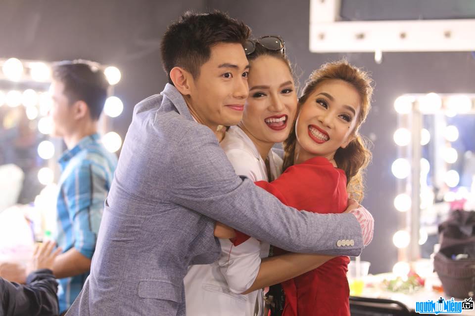  Photo of dancer Pham Lich with Huong Giang and Quang Dang