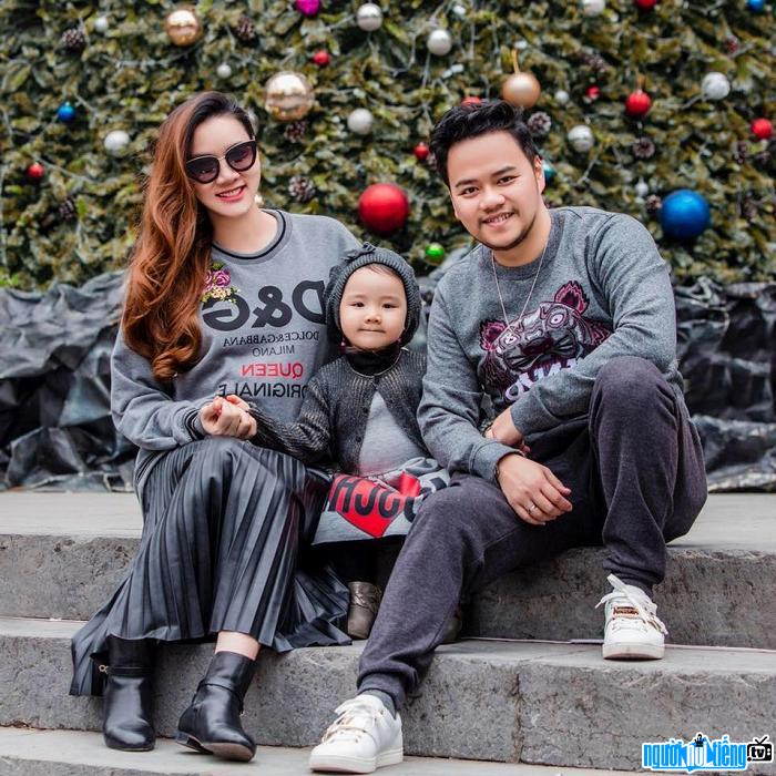  The happy family of model Trang Nhung