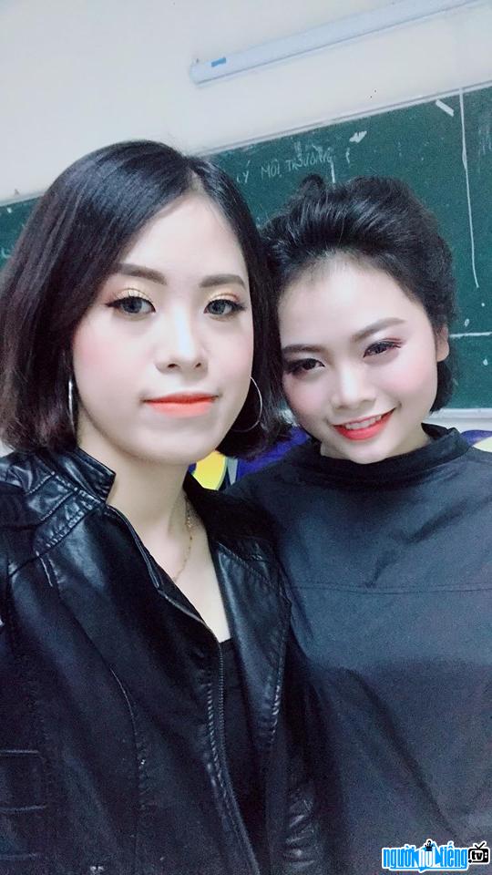 Bức ảnh Trang Siro và một người bạn của cô