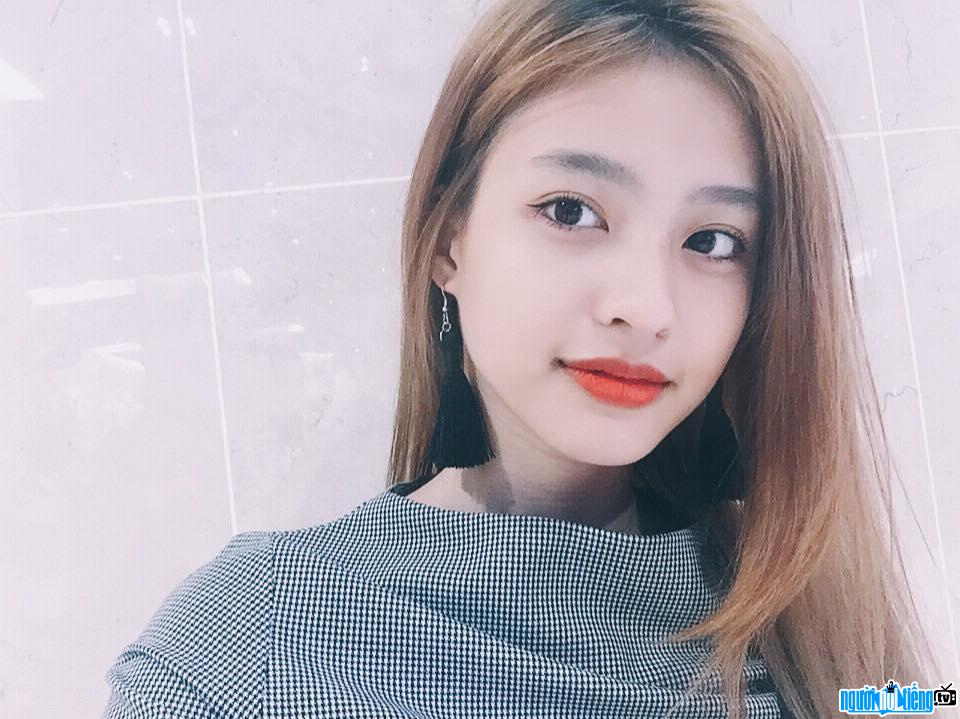 Hot girl Dương Minh Ngọc có sở thích selfie