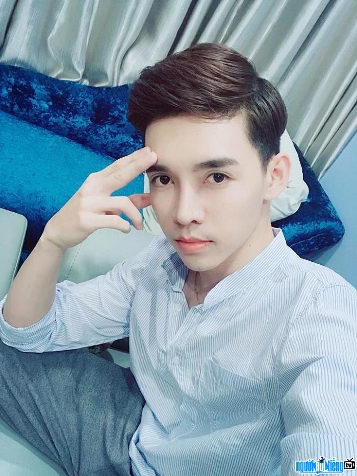  Hot boy Hong Nhan makes many people admire his business talent