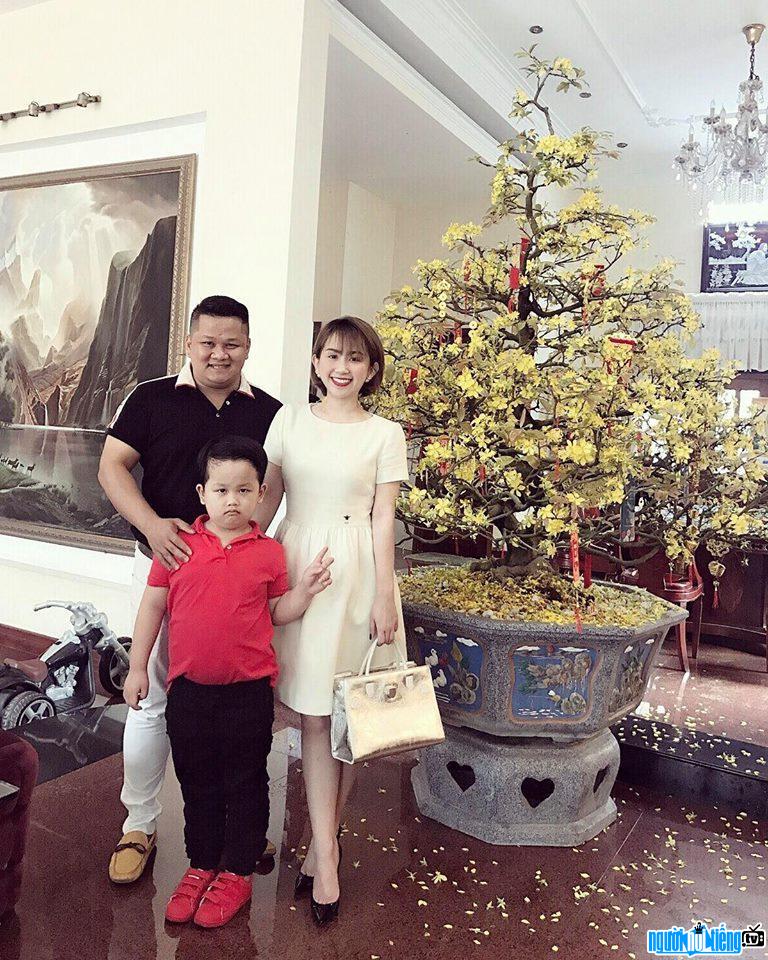 Photo of Tram Nguyen with her husband and son