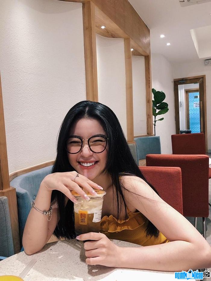  Instagram star Quynh Thi's bright smile