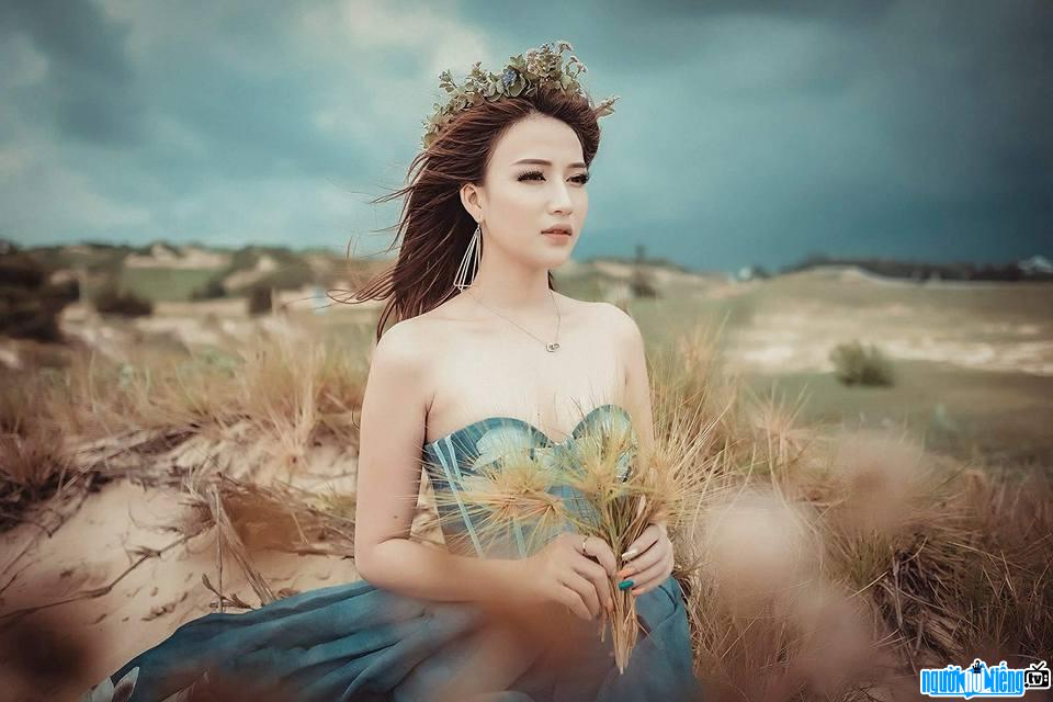  sexy image of singer Linh Lybee like an angel
