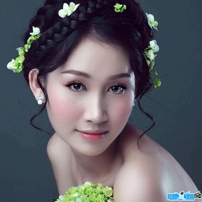 Vẻ đẹp không tì vết của hoa khôi Đoàn Hồng Trang