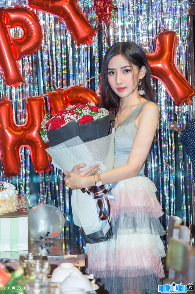 Bức ảnh hot girl Nguyễn Lâm Hoàng Quyên trong ngày sinh nhật của mình