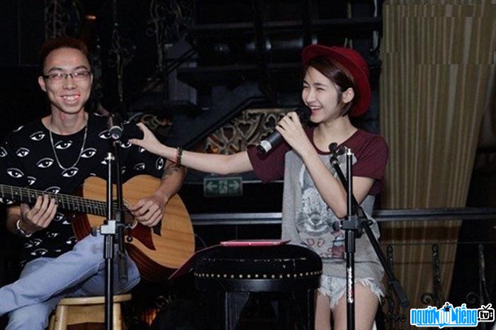 Tung Acoustic Guitarist used to be the singer's boyfriend Hoa Minzy