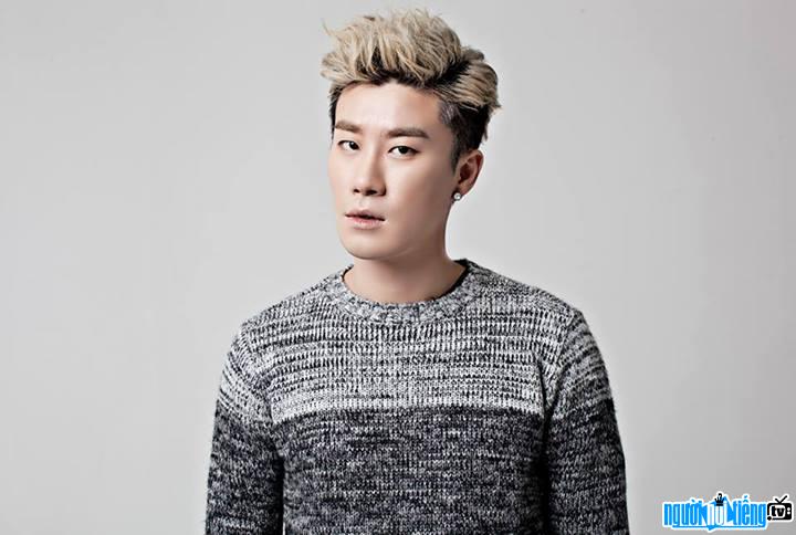  San E is one of the most successful rappers of Korea