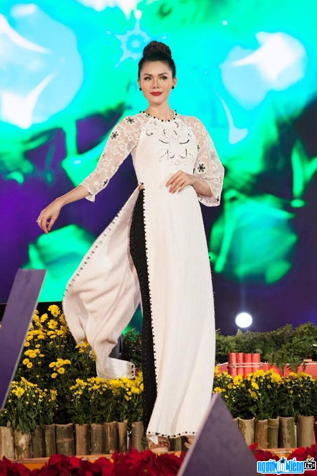  Image of gentle model Kim Nguyen in a long dress