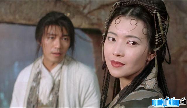 Hình ảnh diễn viên Lam Khiết Anh trong một bộ phim của Châu Tinh Trì