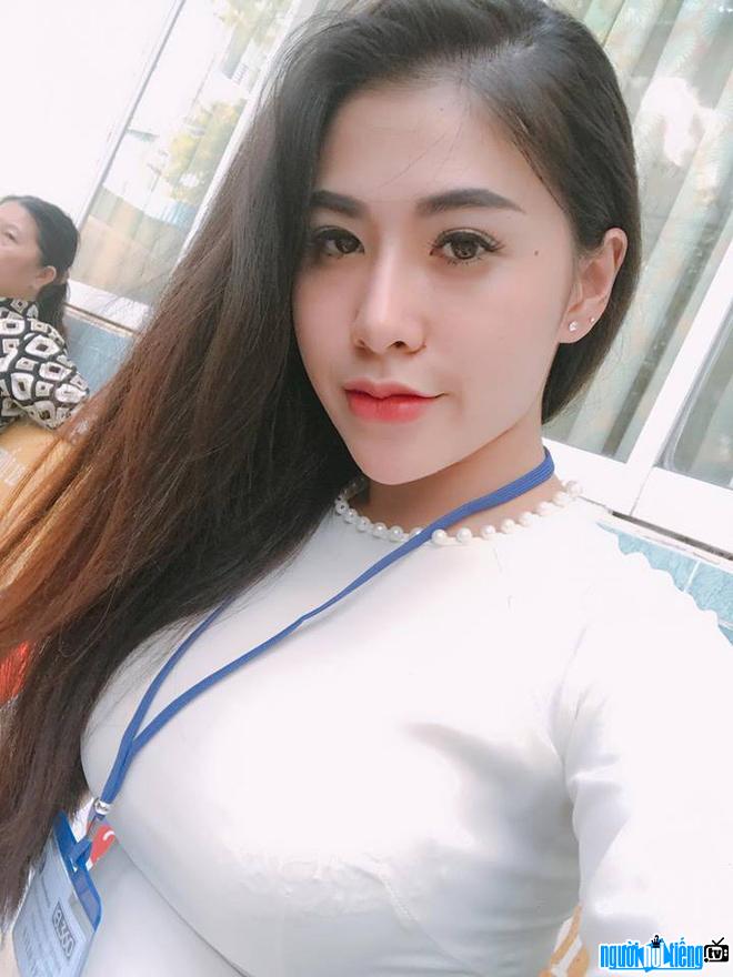 Image of hot girl Tran Dinh Thanh Nhan tenderly in Ao dai