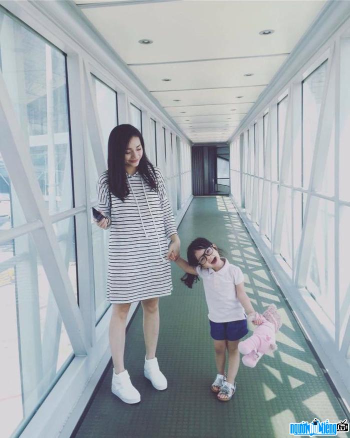  Hot girl Jang Hy and her daughter