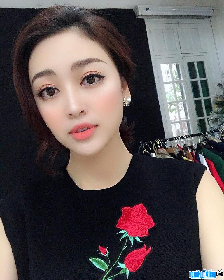 A close-up of the beautiful face of hot girl Manh Khanh Chi