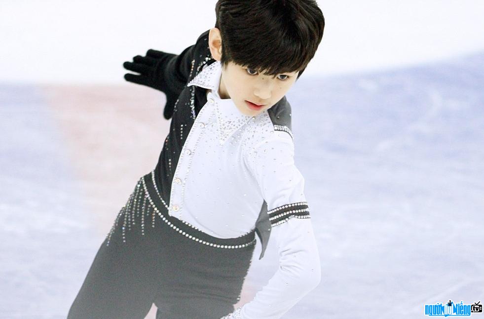  Park Sung Hoon's image with impressive charisma on Ice rink