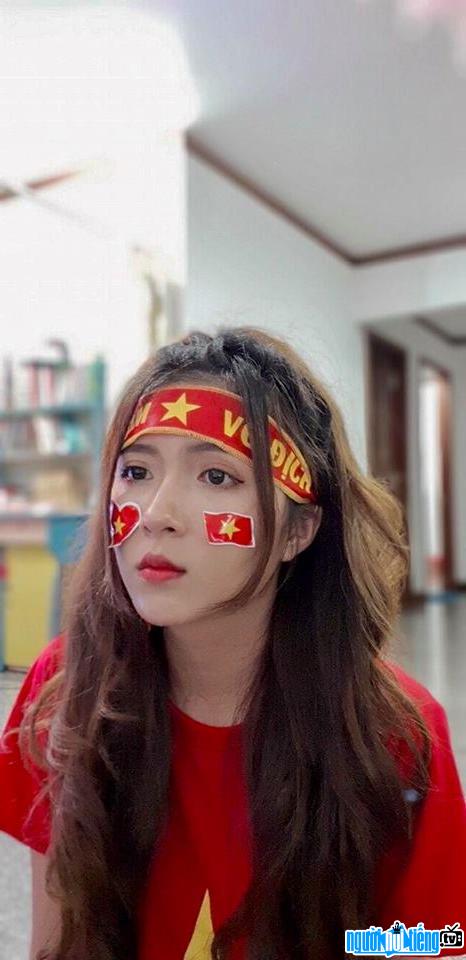  Image of hot girl Kim Ngan cheering for the U23 team in Vietnam