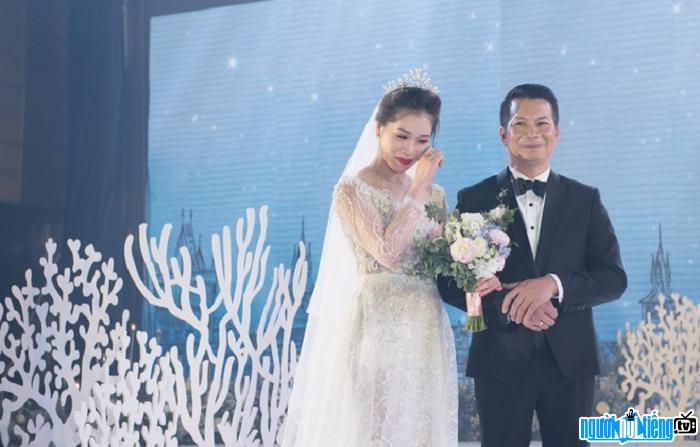  Entrepreneur Shark Hung marries a beautiful runner-up
