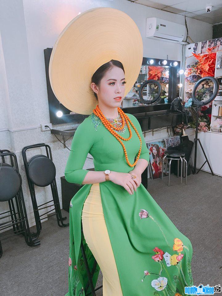 Photo of Trang Siro when participating in Miss Ambassador contest of University of Natural Resources and Environment 2018