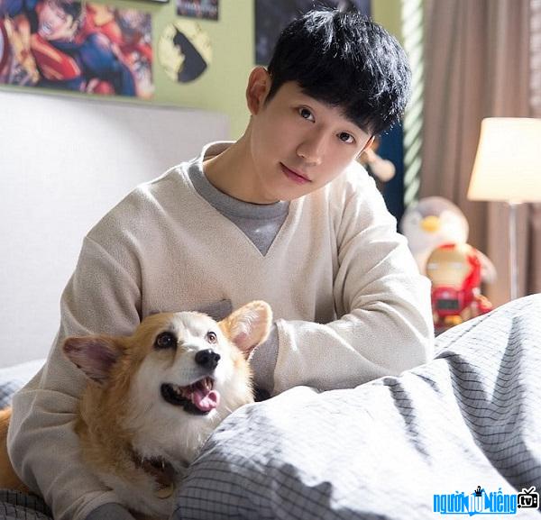 Actor Jung Hae In from a lackluster supporting actor. become an A-list star