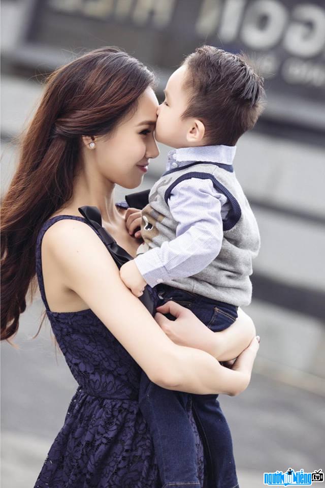 Thanh Truc Jewelry Queen became a single mother