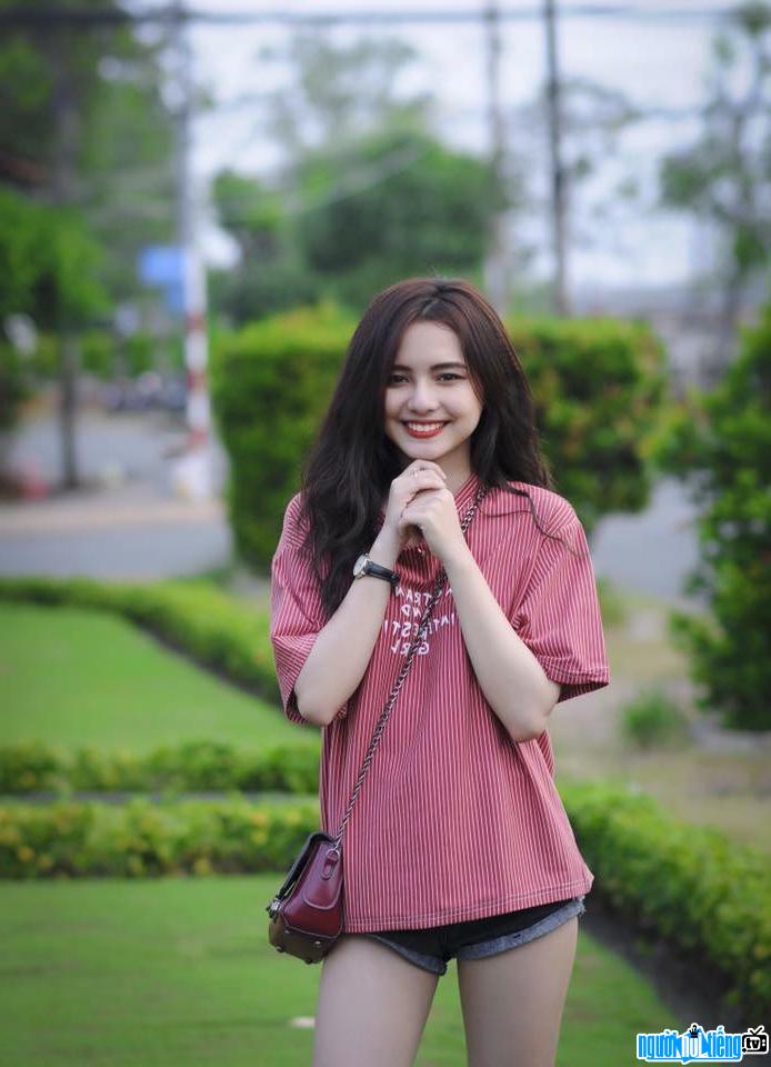 Hot girl image Le Huynh Ngan Quynh with a heartwarming smile