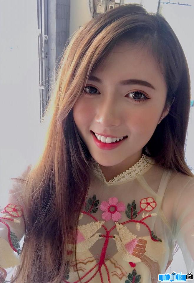 Cận cảnh gương mặt xinh đẹp của hot girl Kim Ngân