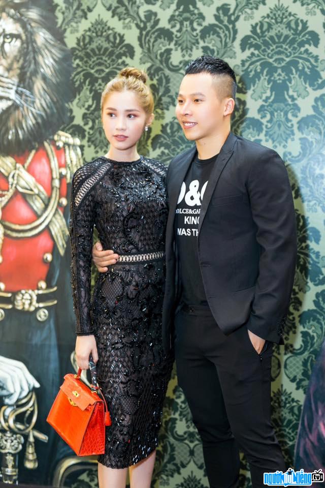  Pictures of actress Quynh Huong and boss Khac Tiep