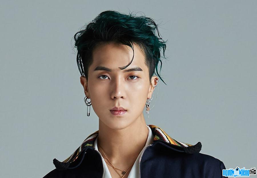  A portrait photo of singer Song Mino