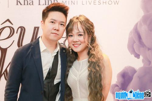  Photo of singer Kha Linh and male singer Le Hieu