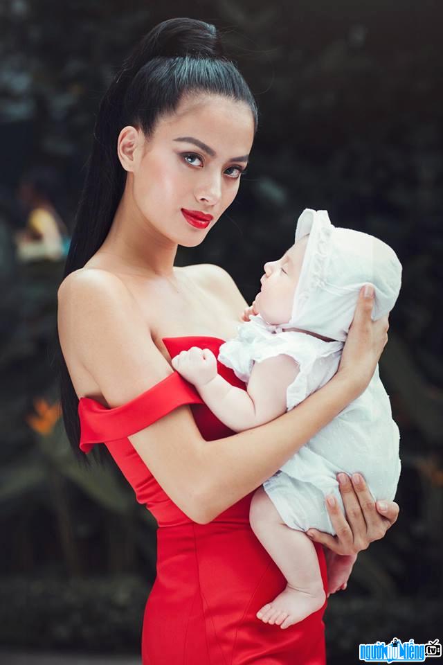  Latest picture of model Nguyen Dinh Nhu Van