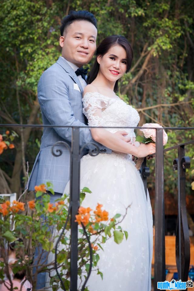  Wedding photo of singer Linh Tuyet