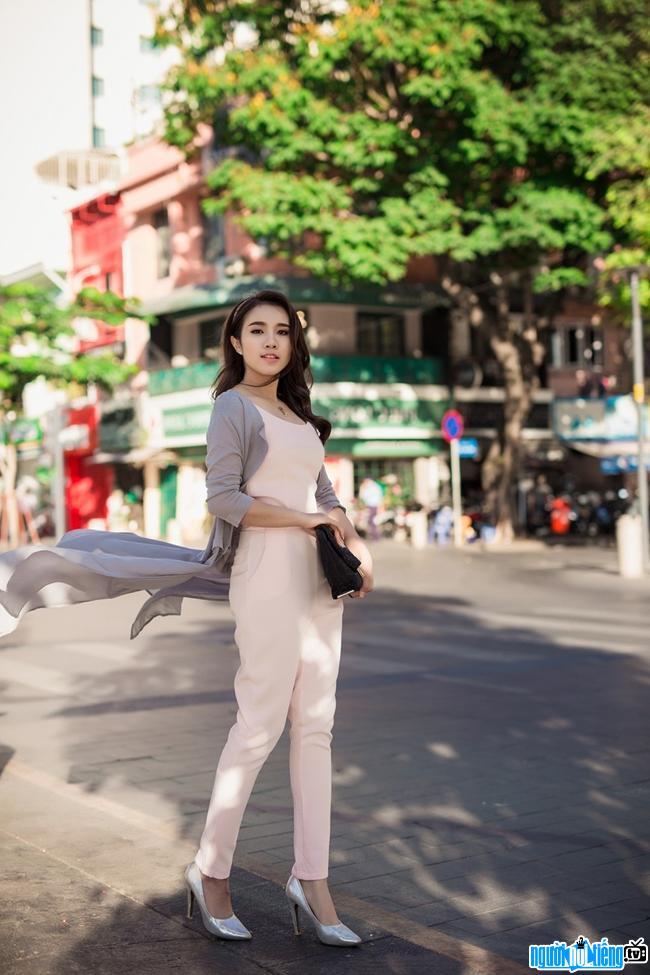A young actress Mai Bao Ngoc image on the street