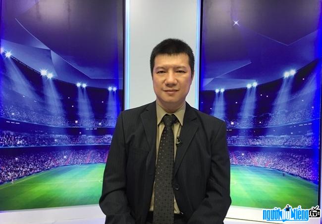 Quang Huy is a beloved football commentator in Vietnam