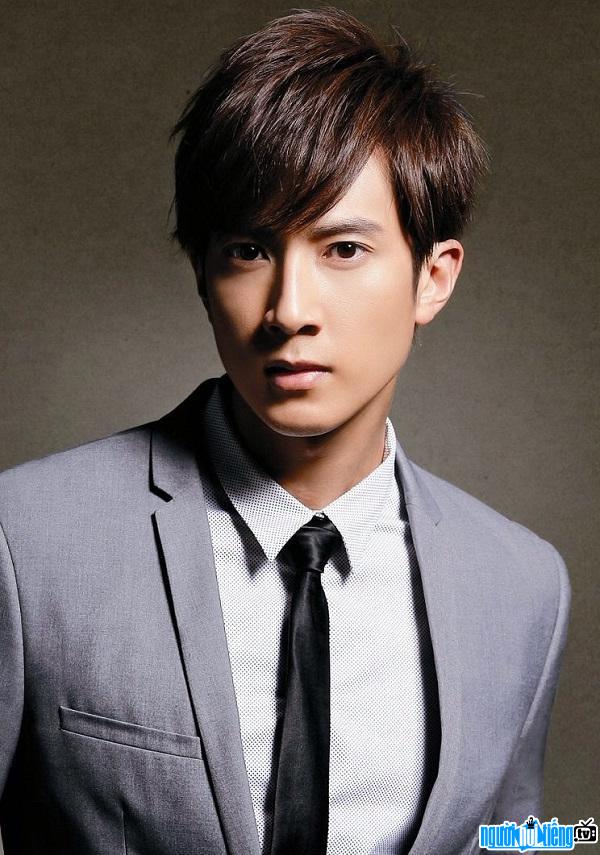 Handsome singer Wu Chun