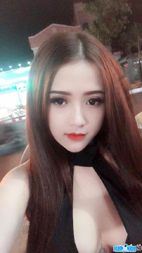 Chuyên gia trang điểm Nguyễn Lê Huyền xinh đẹp như hot girl