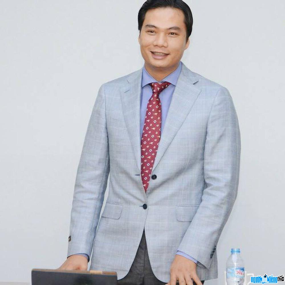 Portrait photo of CEO Nguyen Thanh Phuong