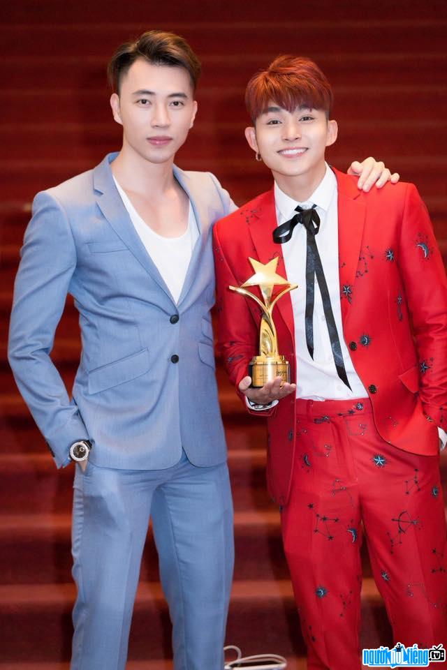 Picture of Jason Nguyen and singer Jun Pham